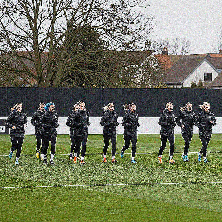 The Queue Before the Header: Aston Villa End Manchester City's Unbeaten Run, and the Calendar Tells the Rest